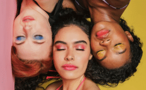 Tendências de Beleza 2025 que Celebram a Mulher Real