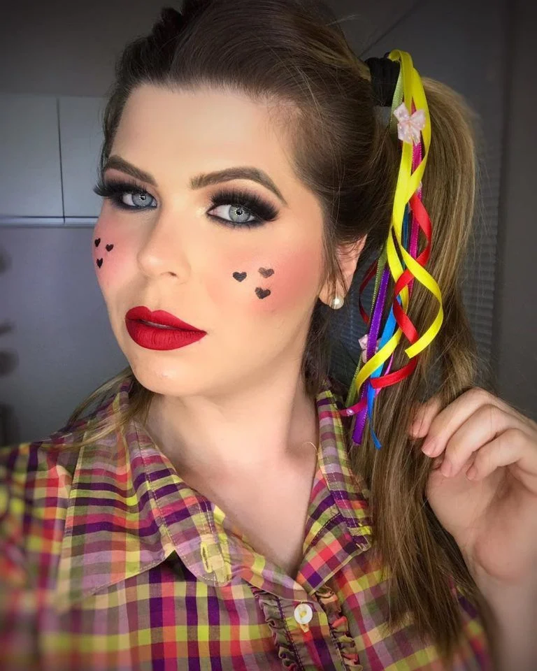 Make com Coraçõezinhos nas Bochechas