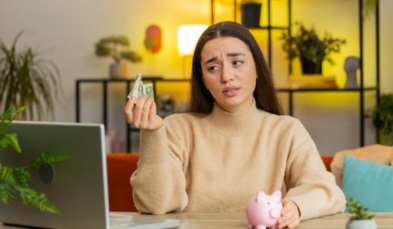 Hábitos Financeiros que Te Mantêm Pobre