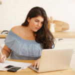 Como controlar gastos mensais sem planilha e sem complicação