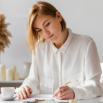 8 Hábitos de mulheres que nunca ficam sem dinheiro