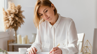 8 Hábitos de mulheres que nunca ficam sem dinheiro