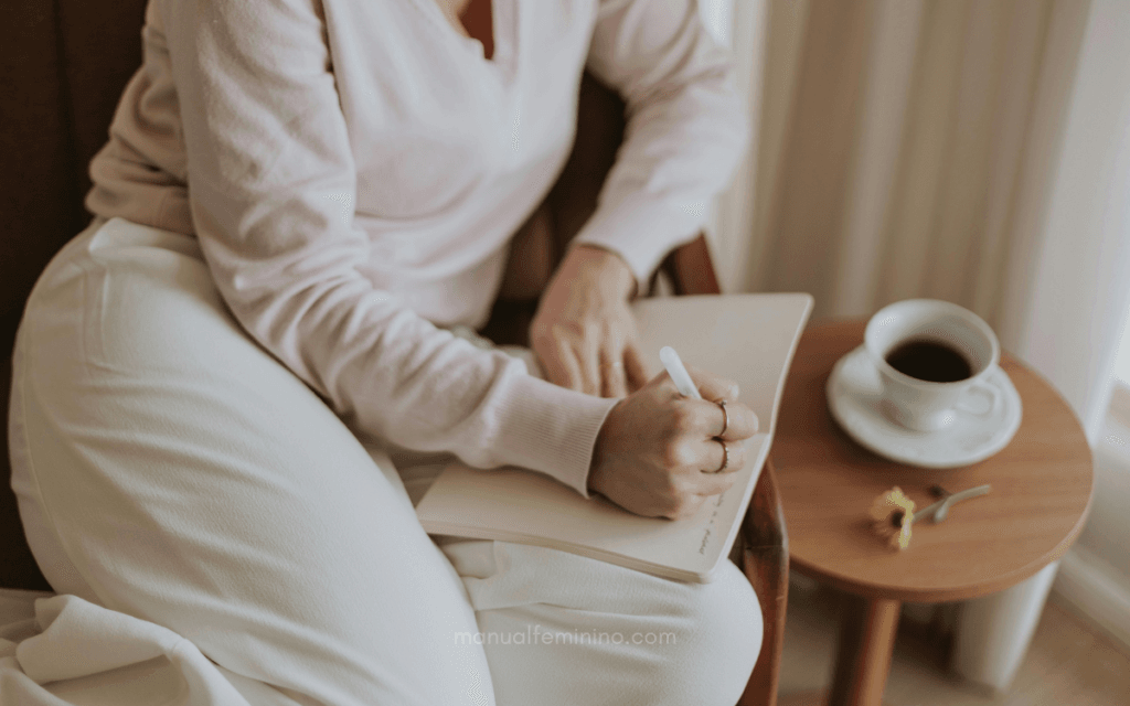 8 hábitos de mulheres que nunca ficam sem dinheiro