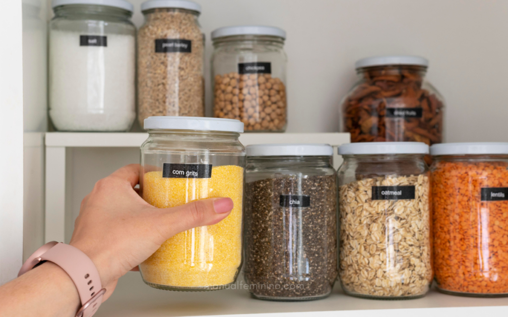 Como montar um estoque básico organizado para economizar nas compras